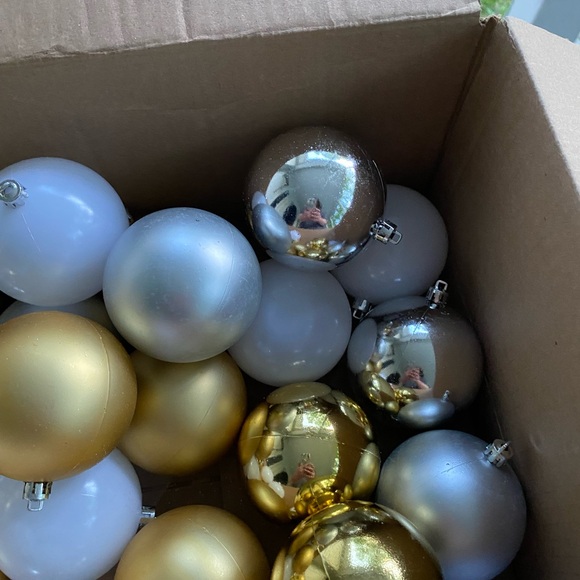 Winter Wonder Lane 32 Piece Shatterproof Ornaments - Picture 4 of 14